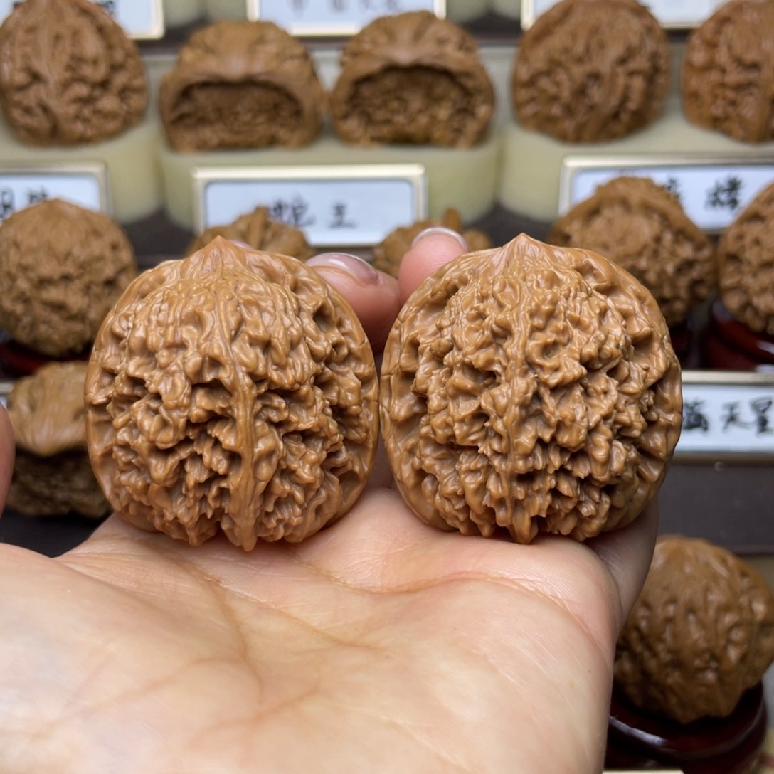 文玩核桃把件满天星40左右