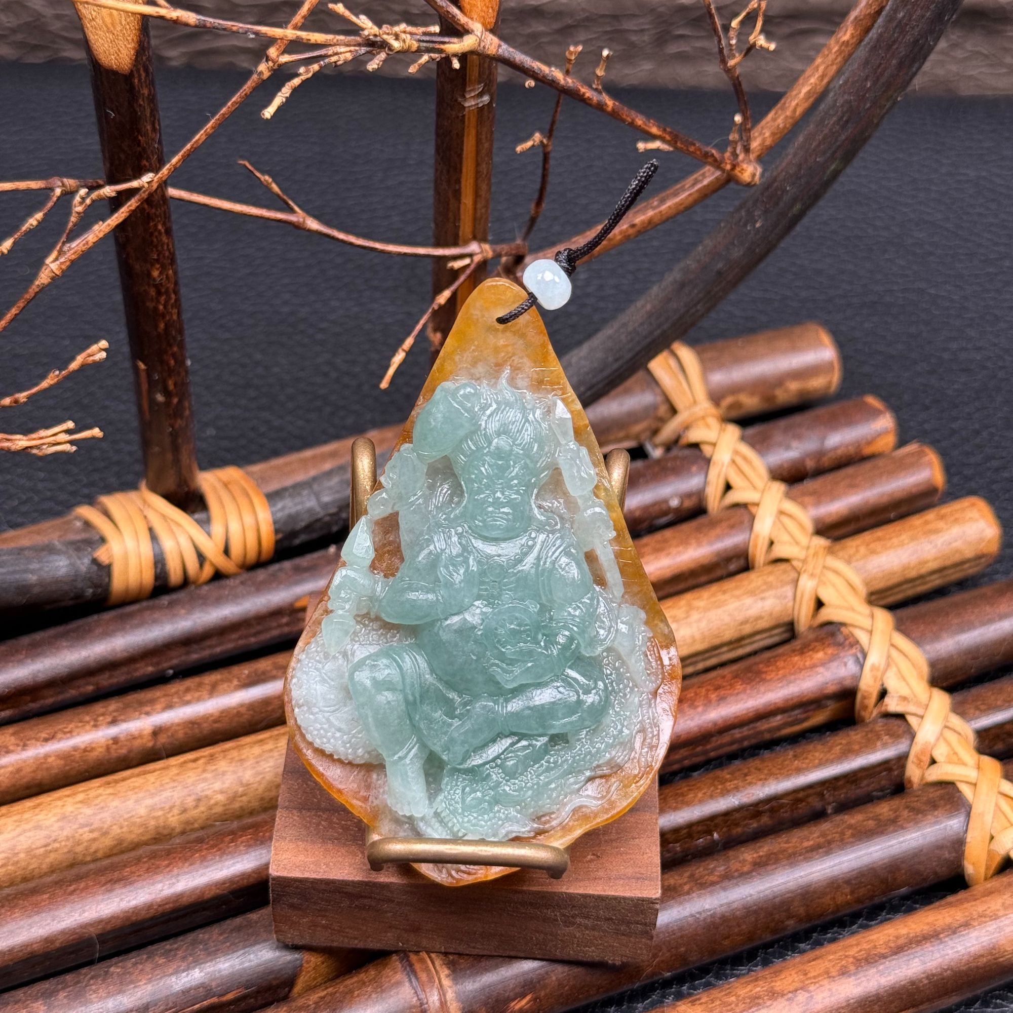 天然翡翠A货黄皮绿肉不动明王吊坠