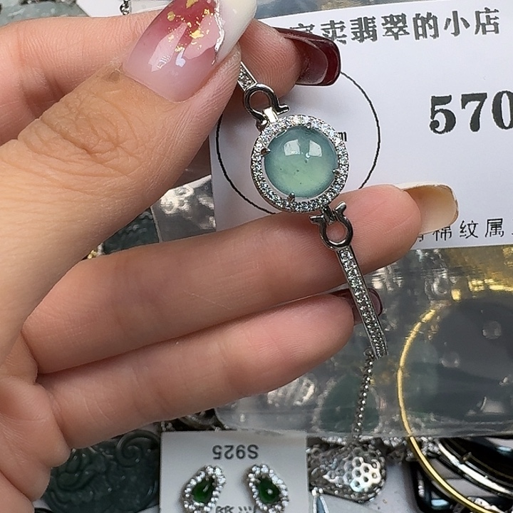 翡翠颈饰未镶嵌翡翠吊坠