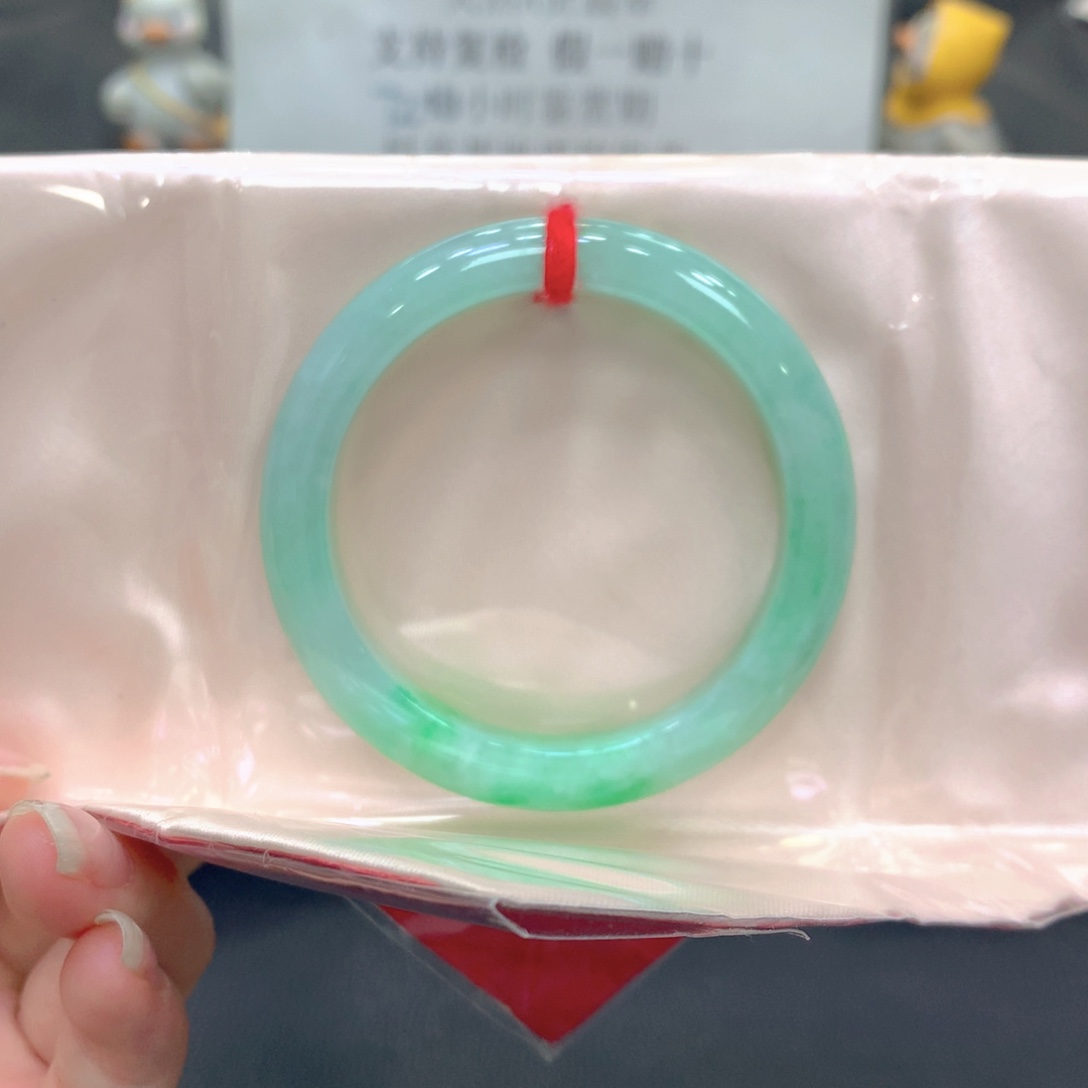 翡翠未镶嵌手镯4号