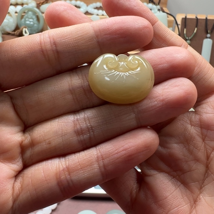 和田玉未镶嵌颈饰且末锁