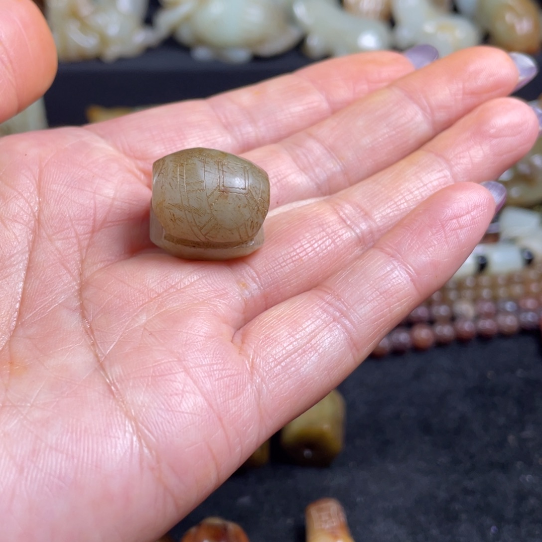 《***》和田玉未镶嵌颈饰