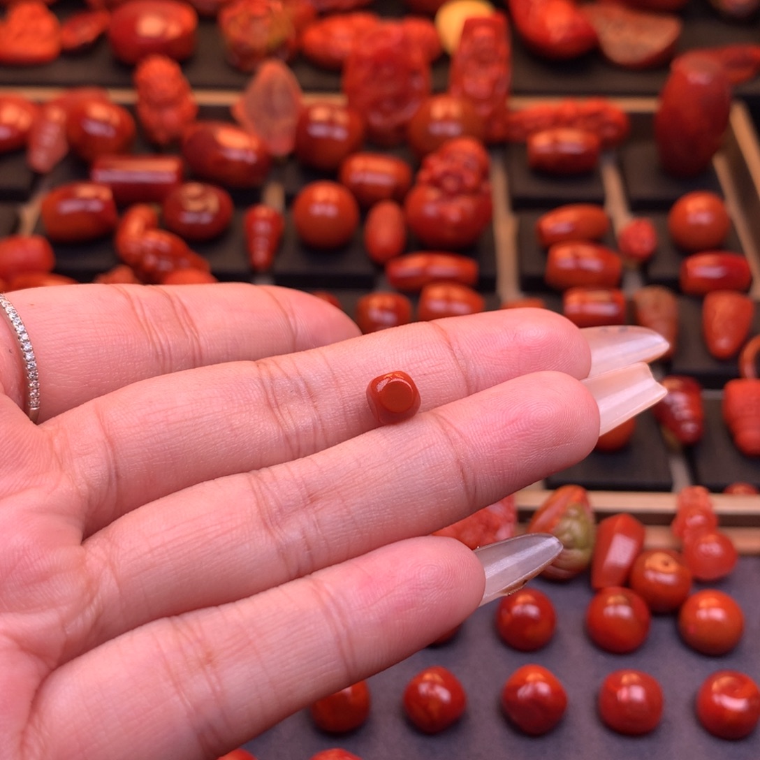 南红玛瑙未镶嵌原矿六方6mm