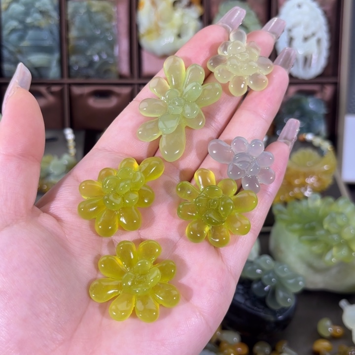 蛇纹石玉未镶嵌颈饰随机发