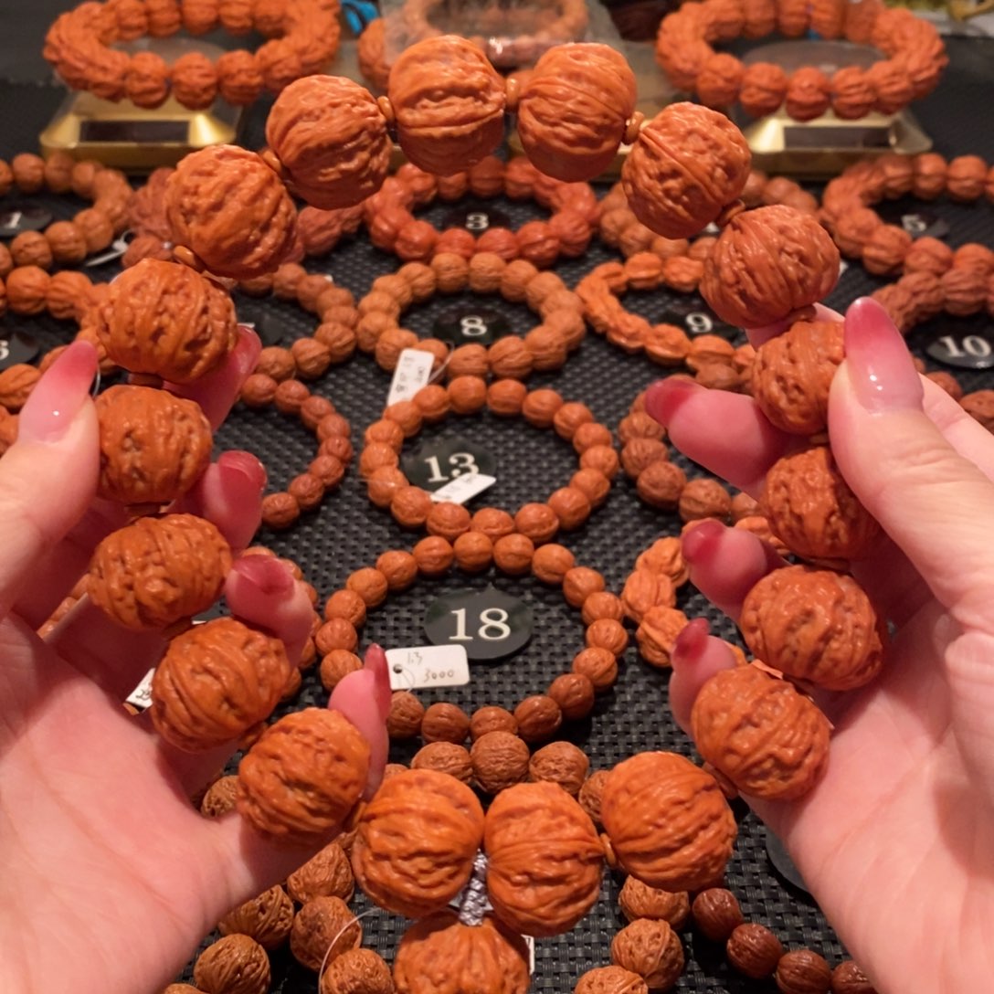 文玩核桃手串三楞奔驰