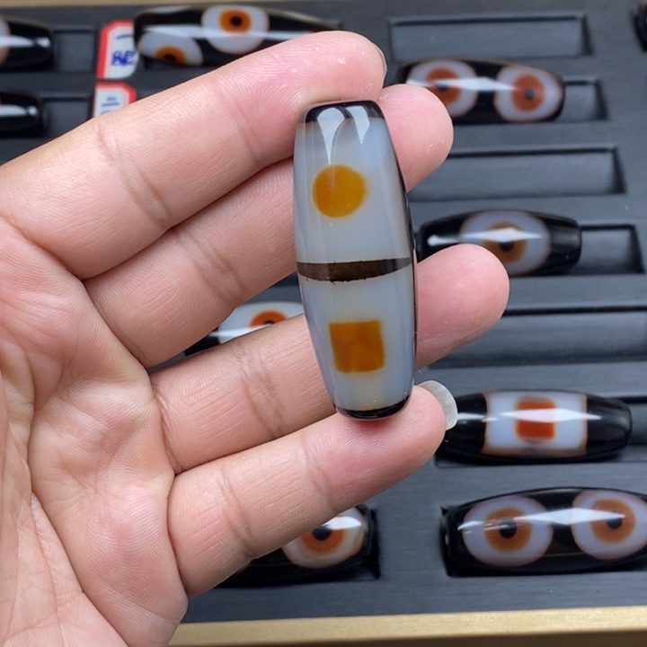 玛瑙/玉髓桶珠未镶嵌W****云三眼天地h g