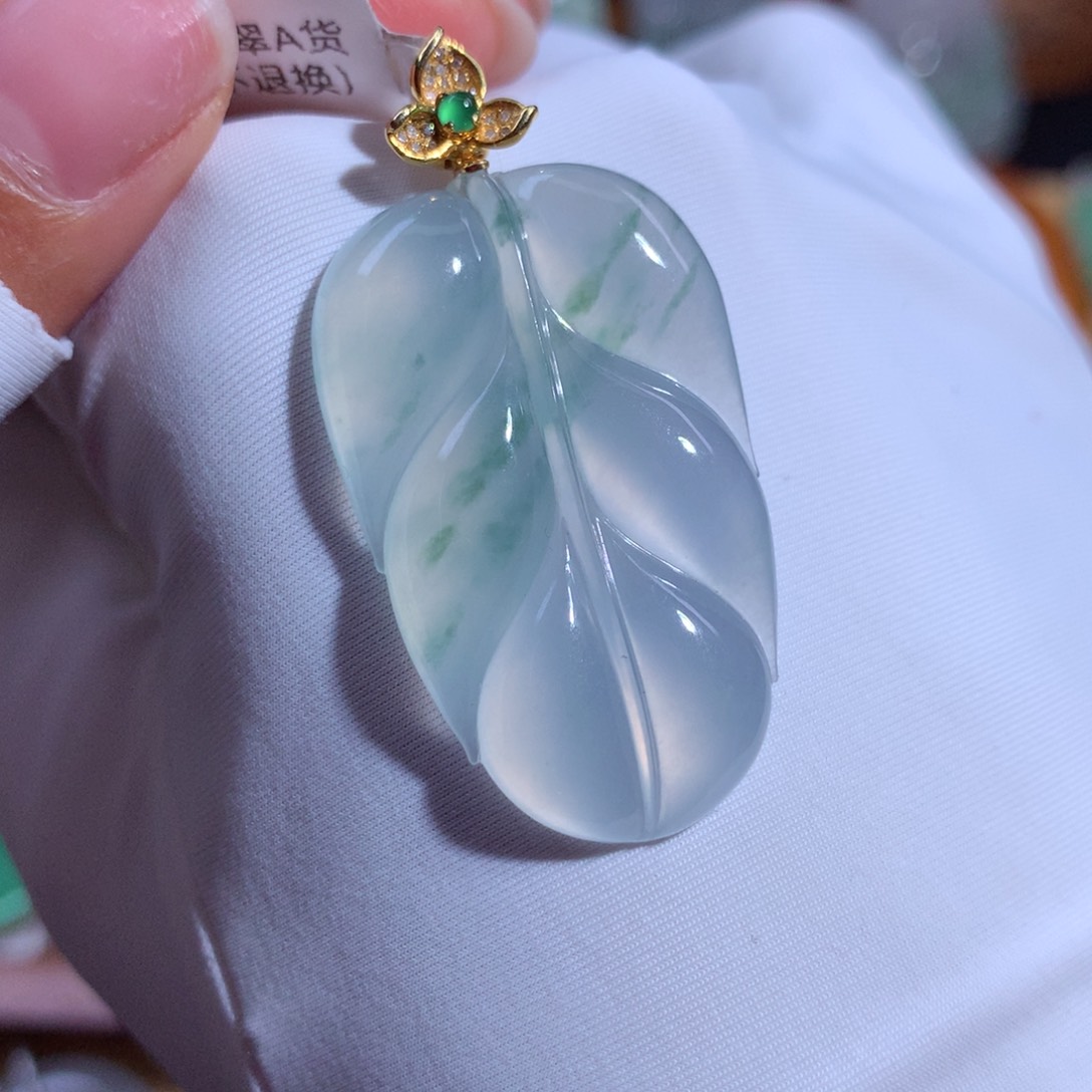 翡翠颈饰18K金镶嵌叶子