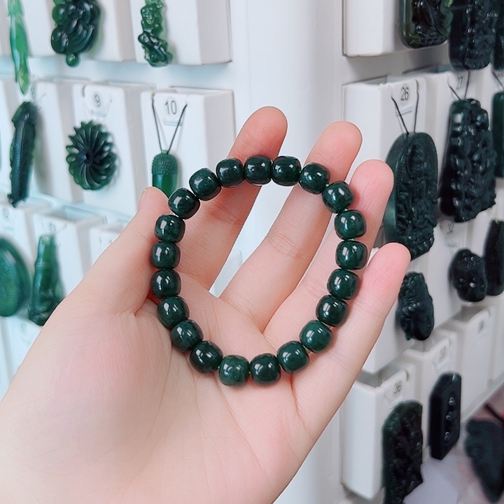 蛇纹石玉颈饰合金