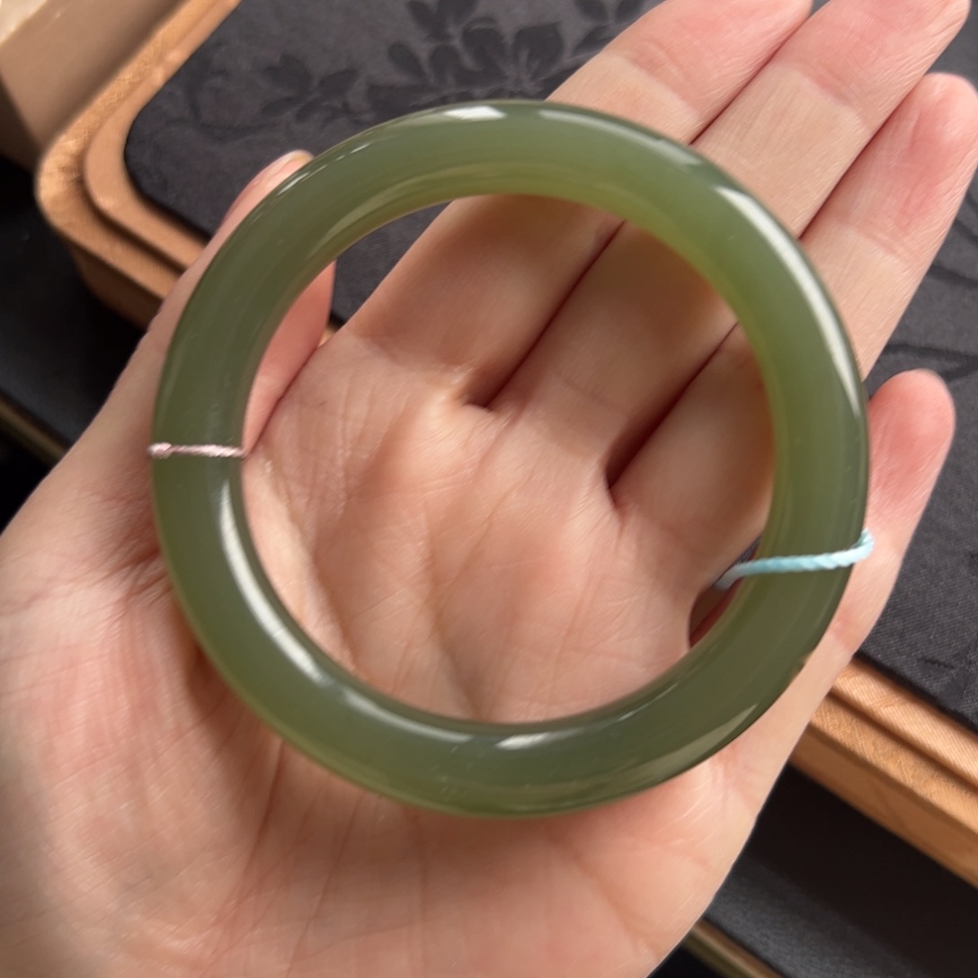 和田玉手镯未镶嵌苏**起