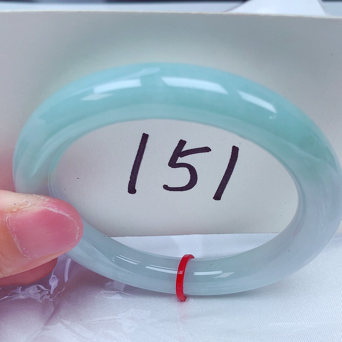 翡翠手镯未镶嵌翡翠