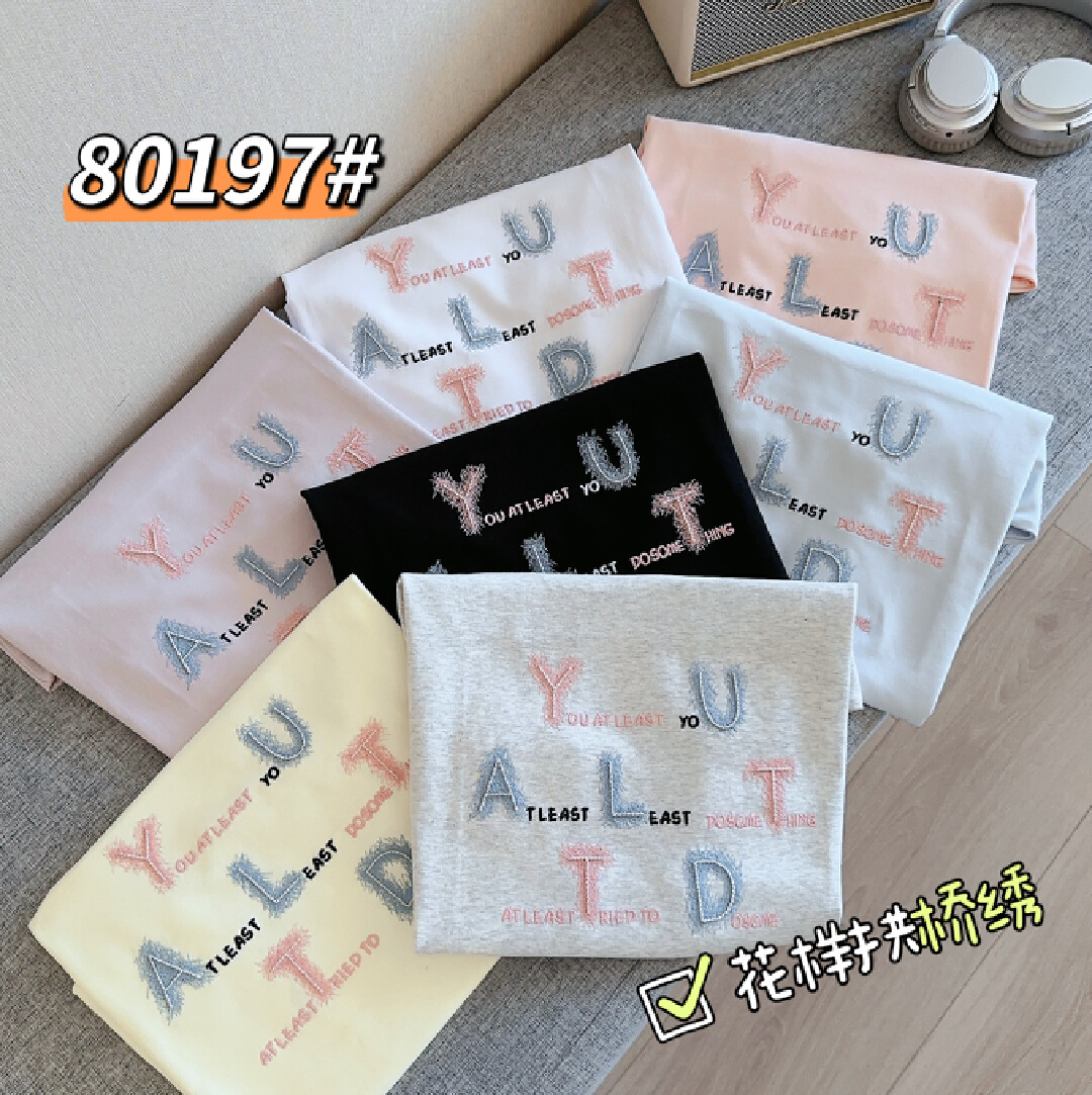 80197拱桥绣花样YU字母圆领T恤女式常规休闲韩系胸围108衣长62