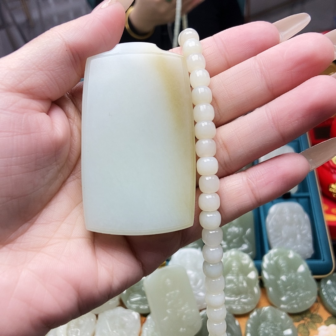 和田玉（糖玉）颈饰未镶嵌崂***生