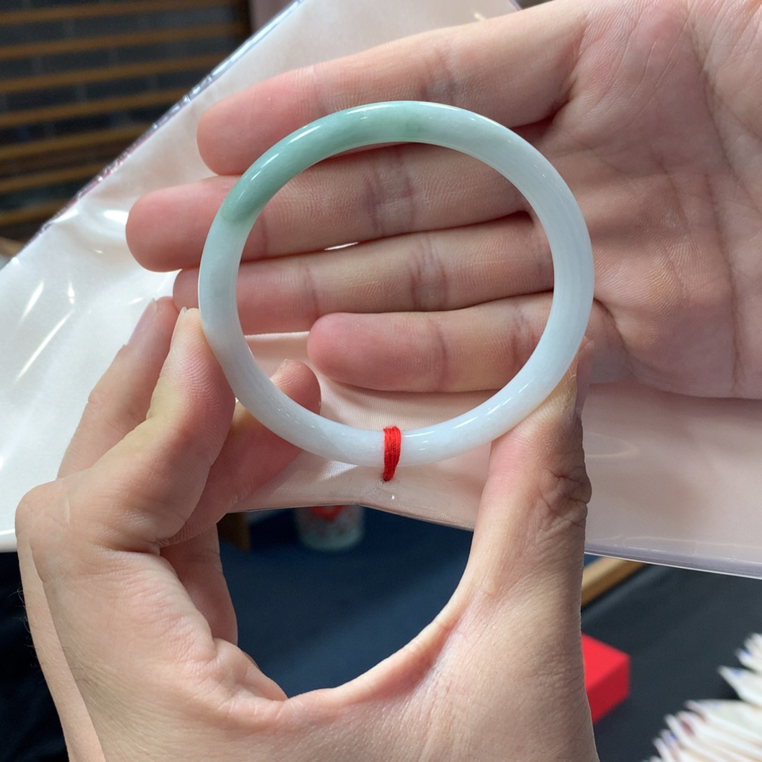 翡翠未镶嵌手镯买断