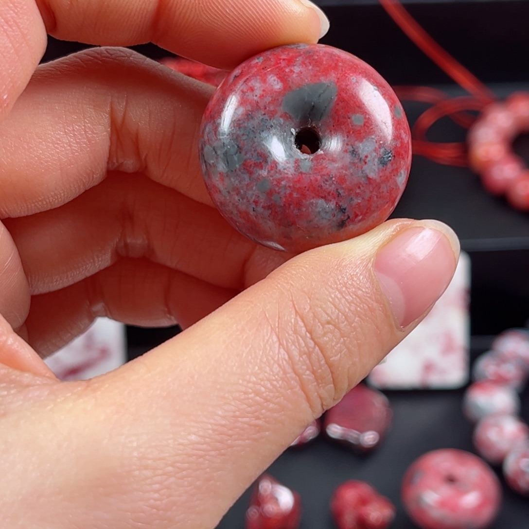 天然辰砂原石吊坠