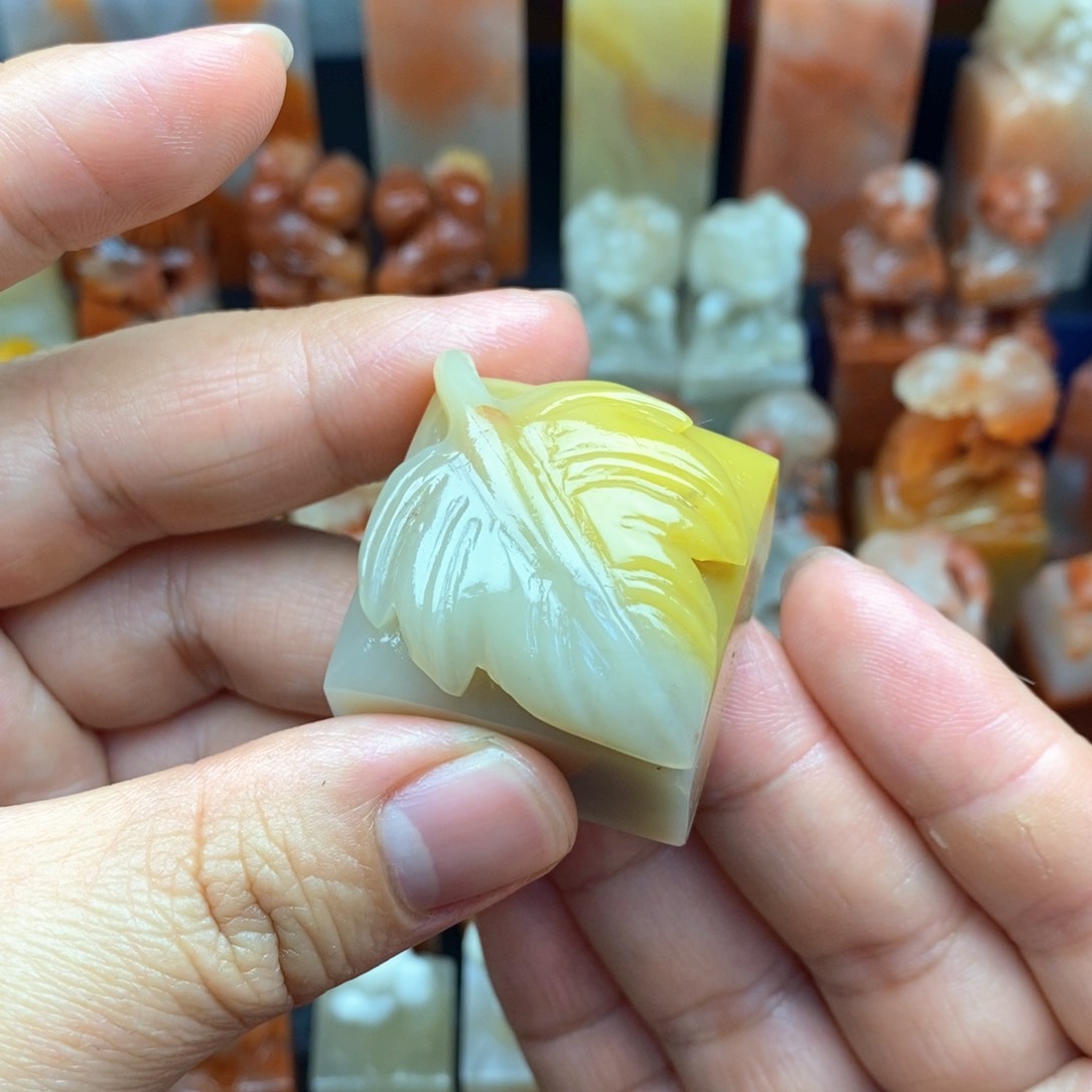 寿山石印石老挝巧雕 事业有成