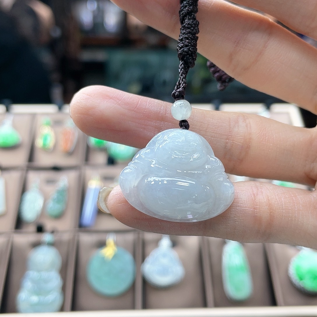 翡翠颈饰未镶嵌佛公