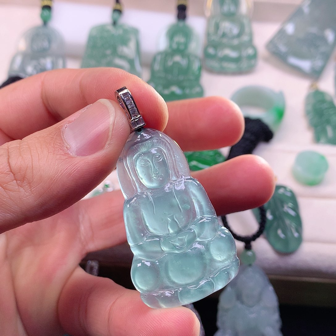 翡翠颈饰未镶嵌翡翠