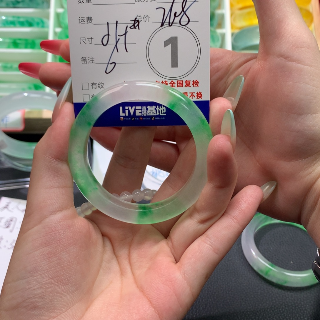 属***…文玩珠宝手镯方方
