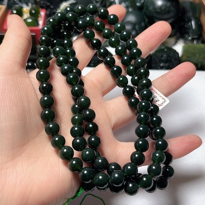 L***°蛇纹石玉未镶嵌颈饰