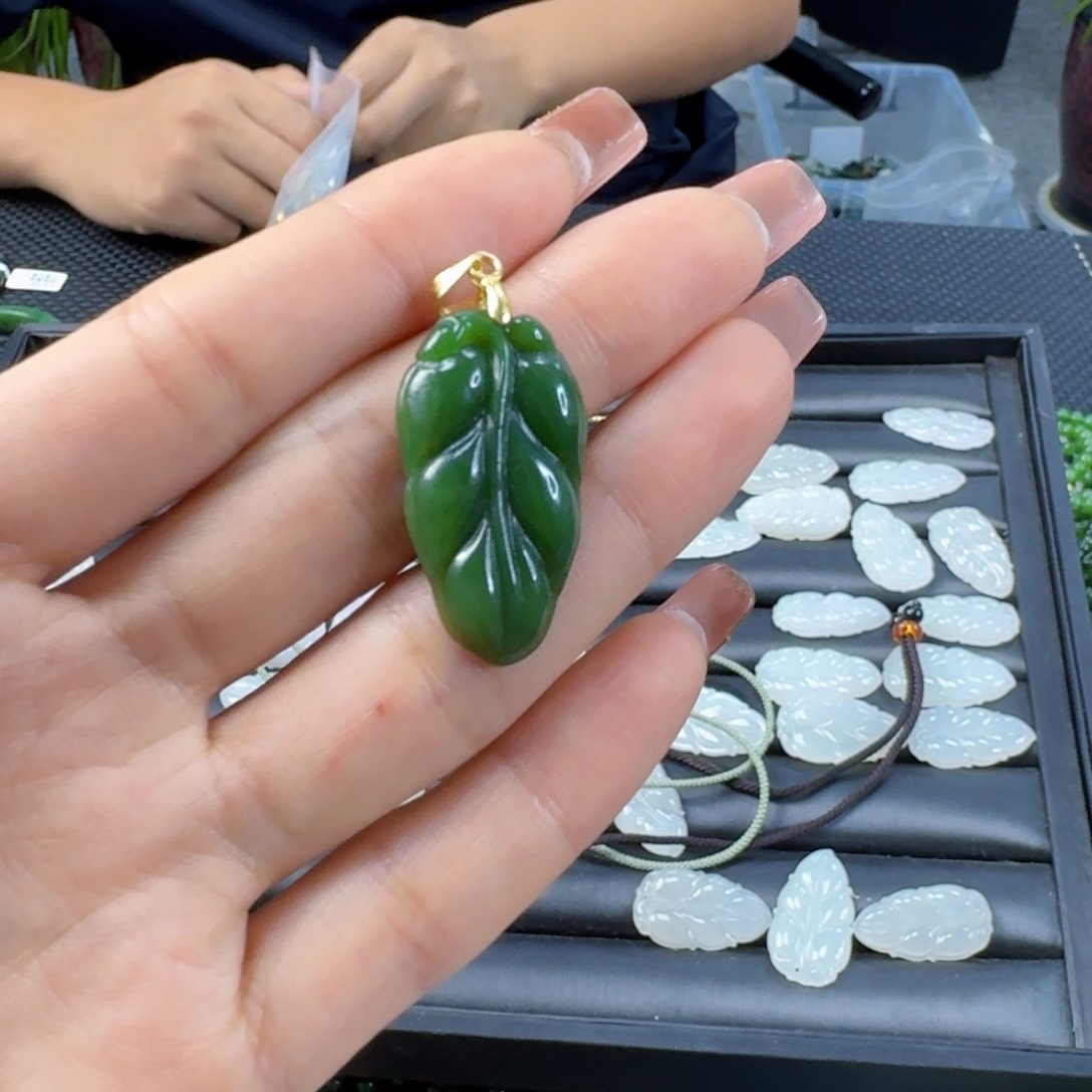 颈饰银S925镶嵌和田玉（碧玉）