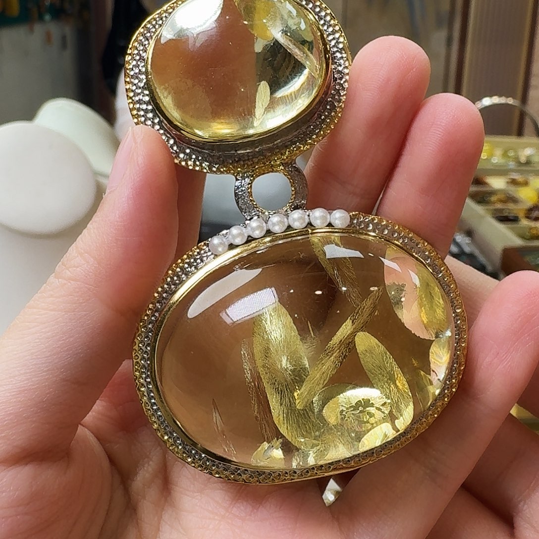 走***儿琥珀未镶嵌颈饰吊坠