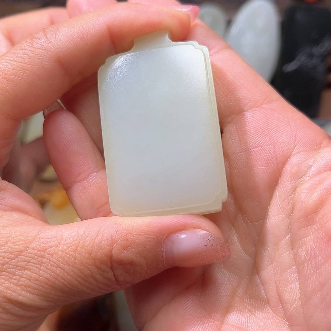 和田玉颈饰未镶嵌依***子