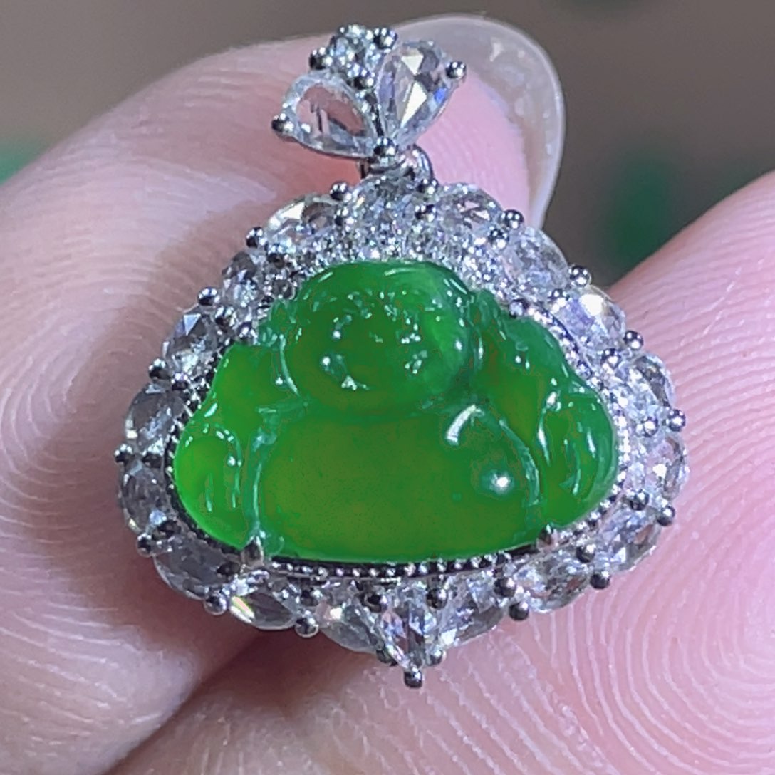 翡翠18K金镶嵌颈饰翡翠