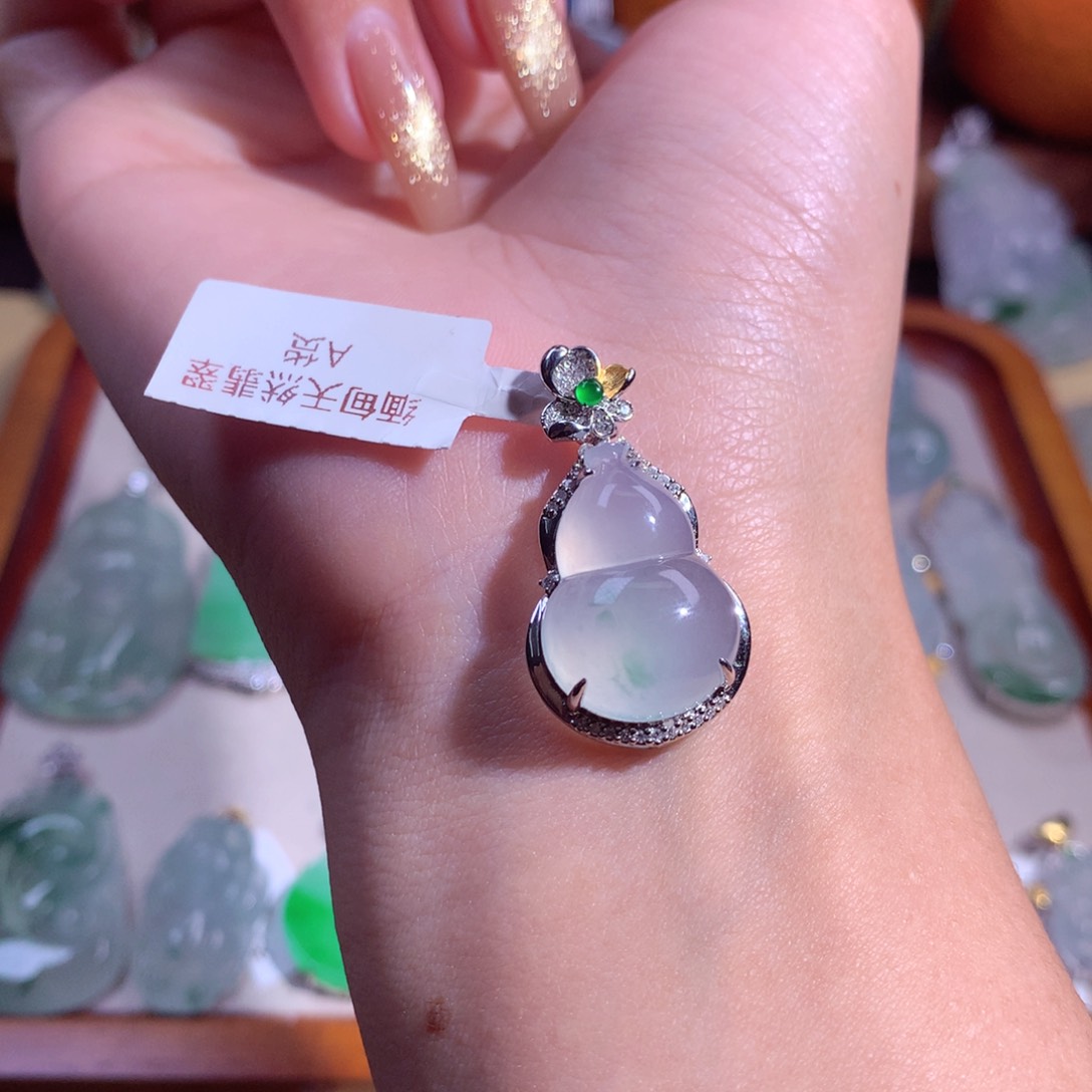 翡翠吊坠(不含链)18K金镶嵌