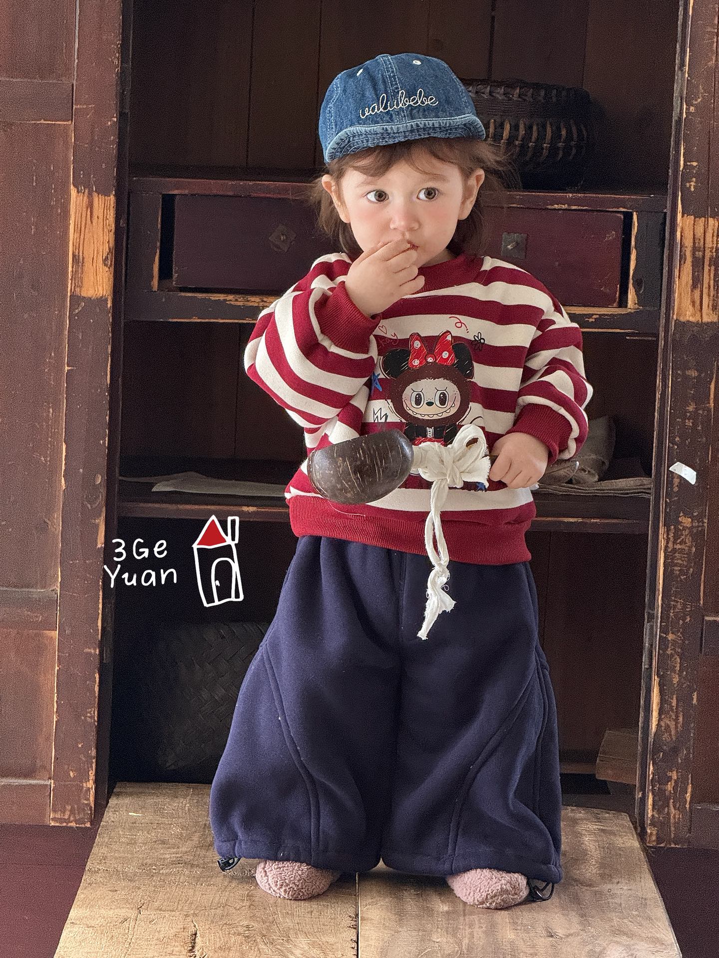 三个院年款拉布布休闲套装