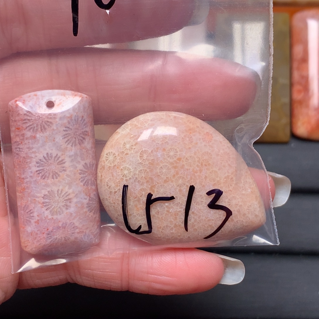 T***y硅化玉未镶嵌吊坠无事牌手排平安扣