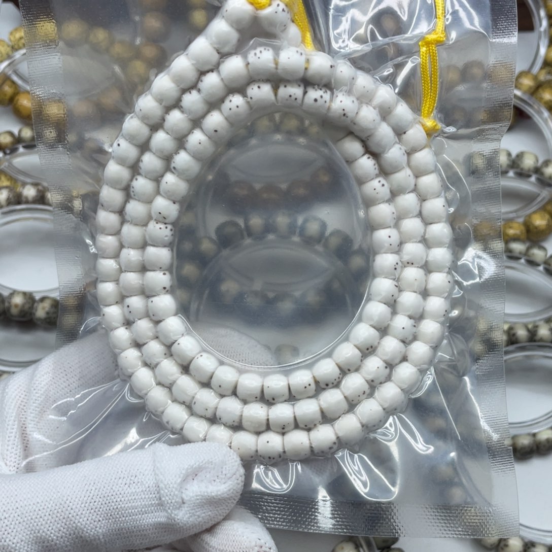 星月菩提手串三*.7×6原白长串A12