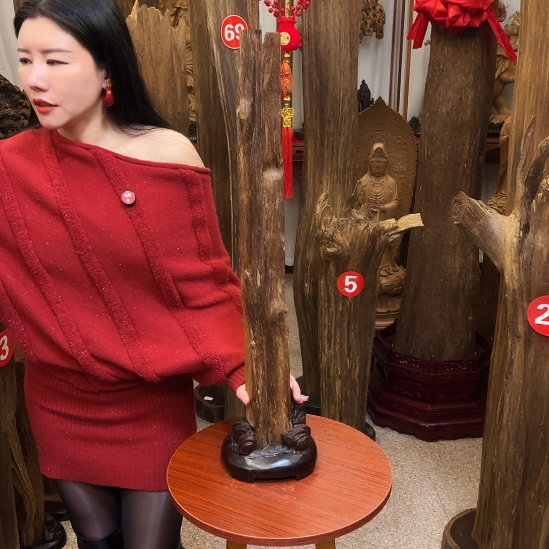 沉香摆件美**来+底座………