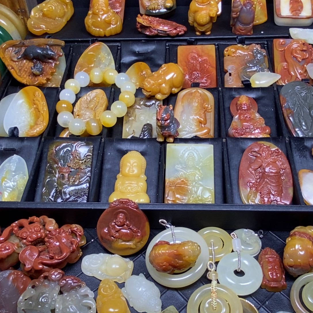 石英质玉（黄龙玉）颈饰合金