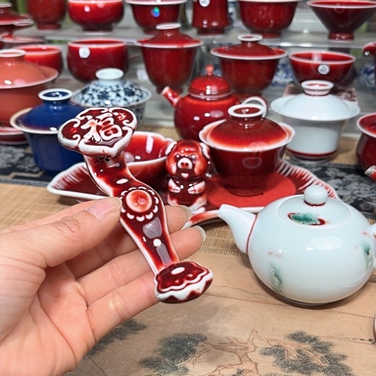 景德镇陶瓷红马坊如意