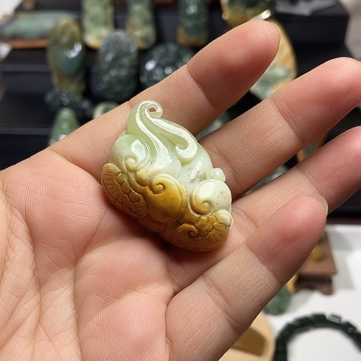 没***蛋岫岩河磨玉（透闪石质玉）未镶嵌吊坠(不含链)