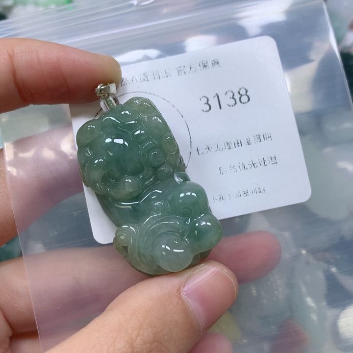 翡翠挂件未镶嵌翡翠