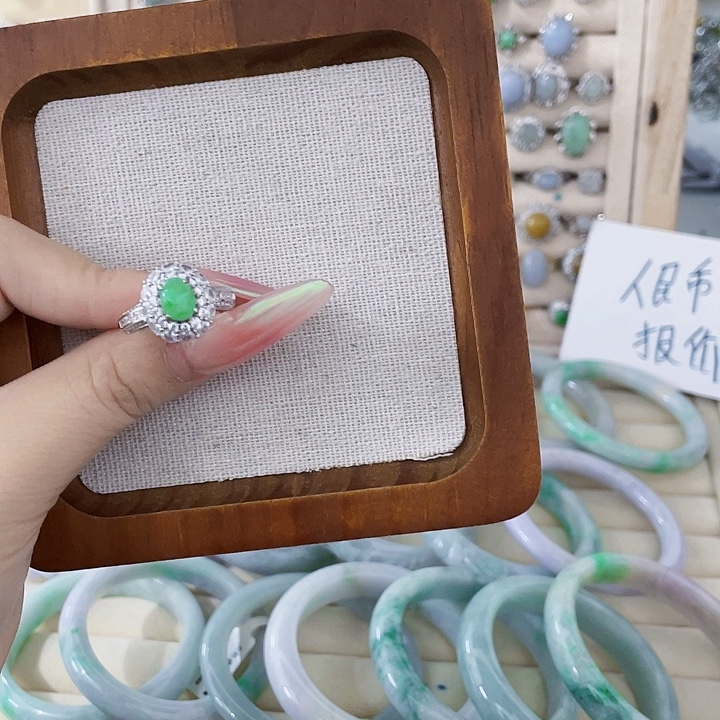 翡翠未镶嵌颈饰天然翡翠Ａ货