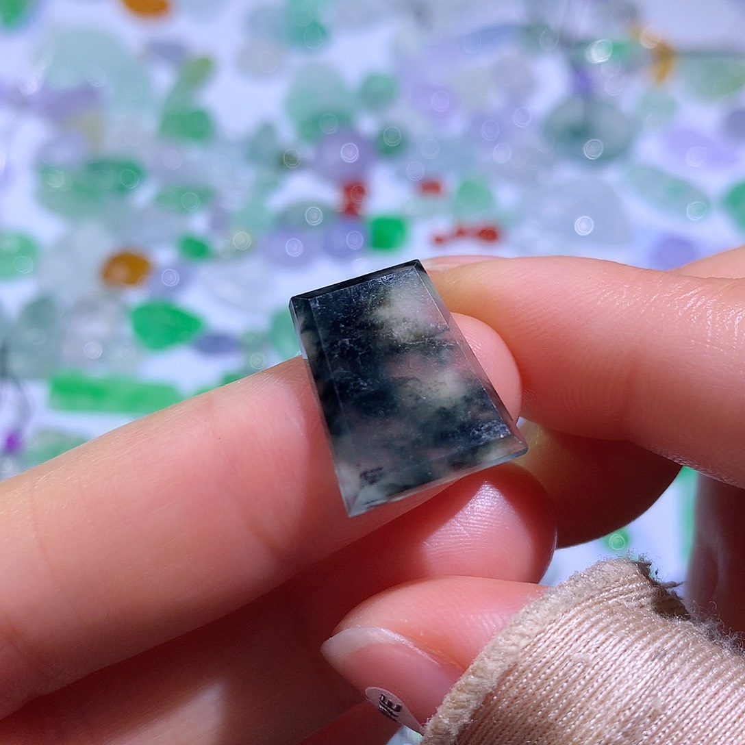 翡翠颈饰未镶嵌无事