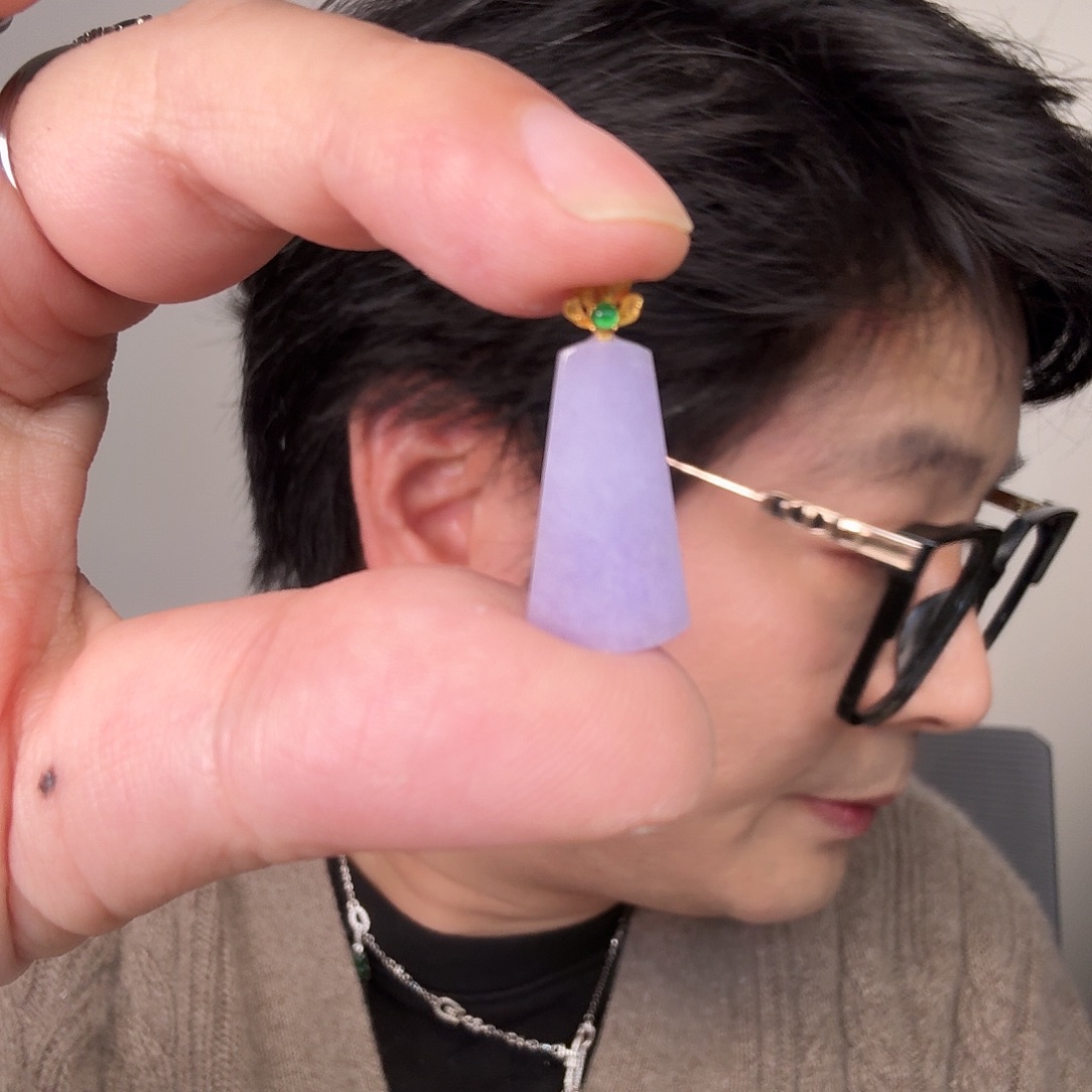 翡翠18K金镶嵌颈饰一件