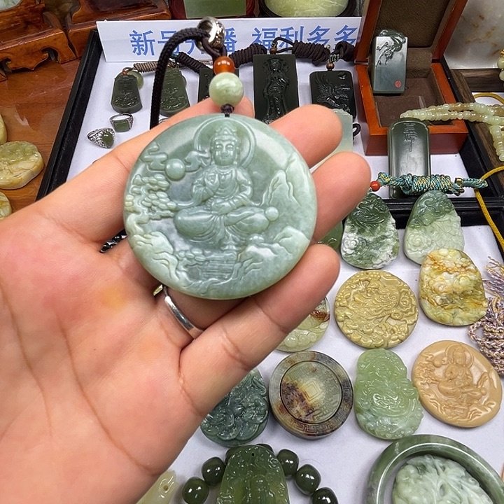 岫玉未镶嵌吊坠(赠链)