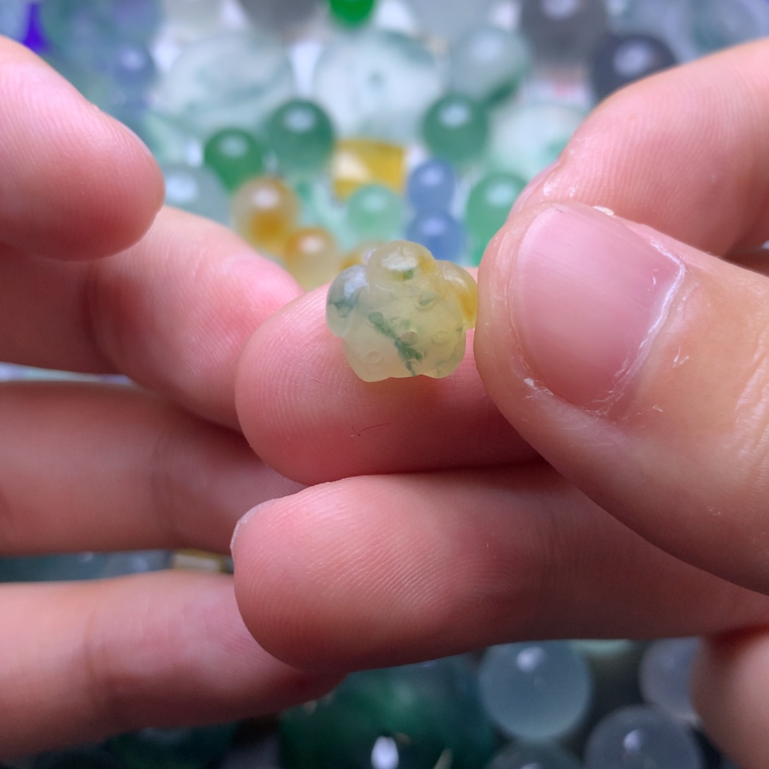 黄***⑦定制翡翠未镶嵌珠子