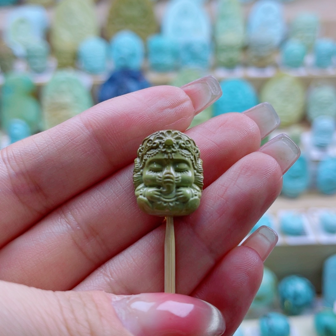 绿松石未镶嵌珠宝奇石