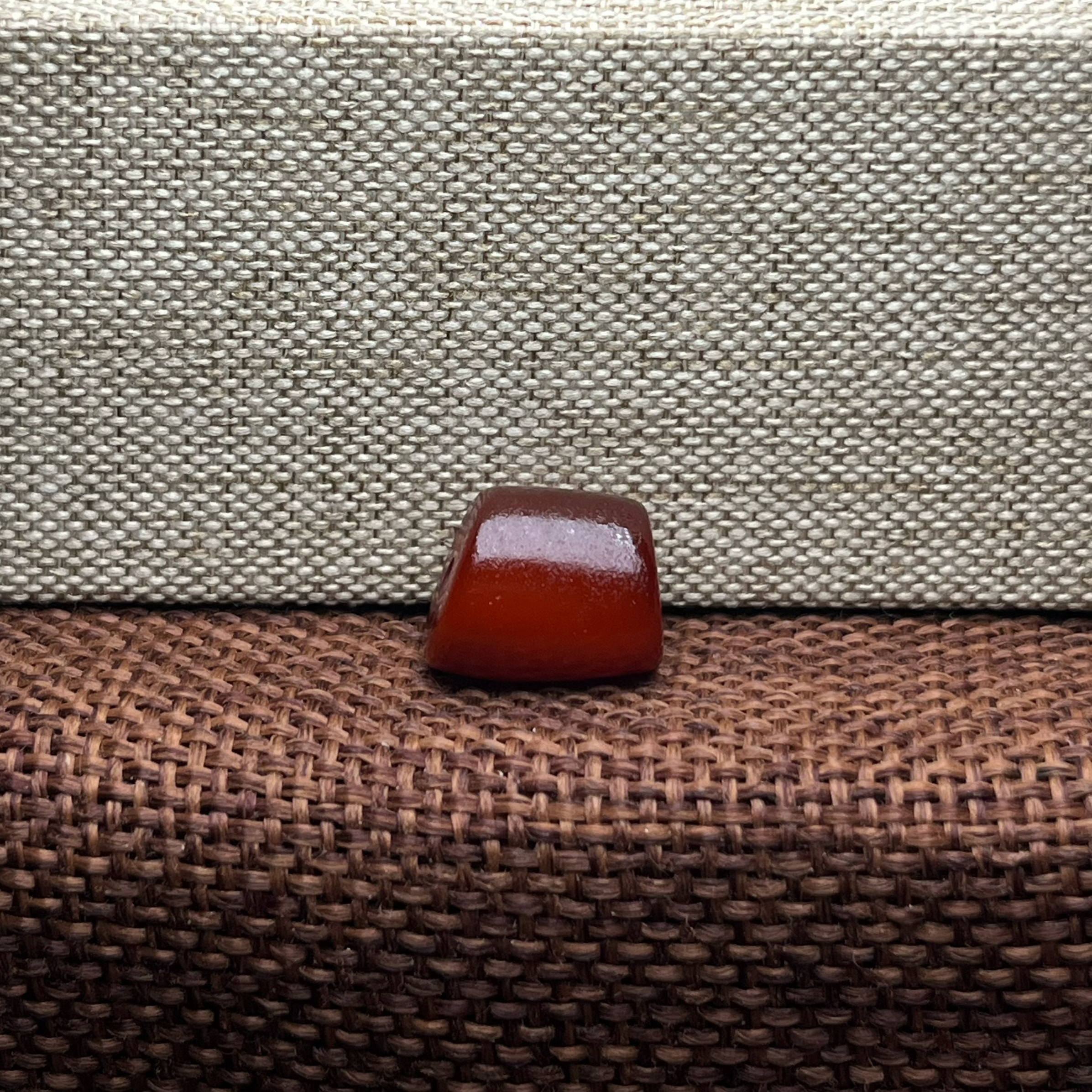 编号12.29微瑕款橘皮老蜜蜡斜切桶珠顶珠马蹄珠13.7×10.8毫米