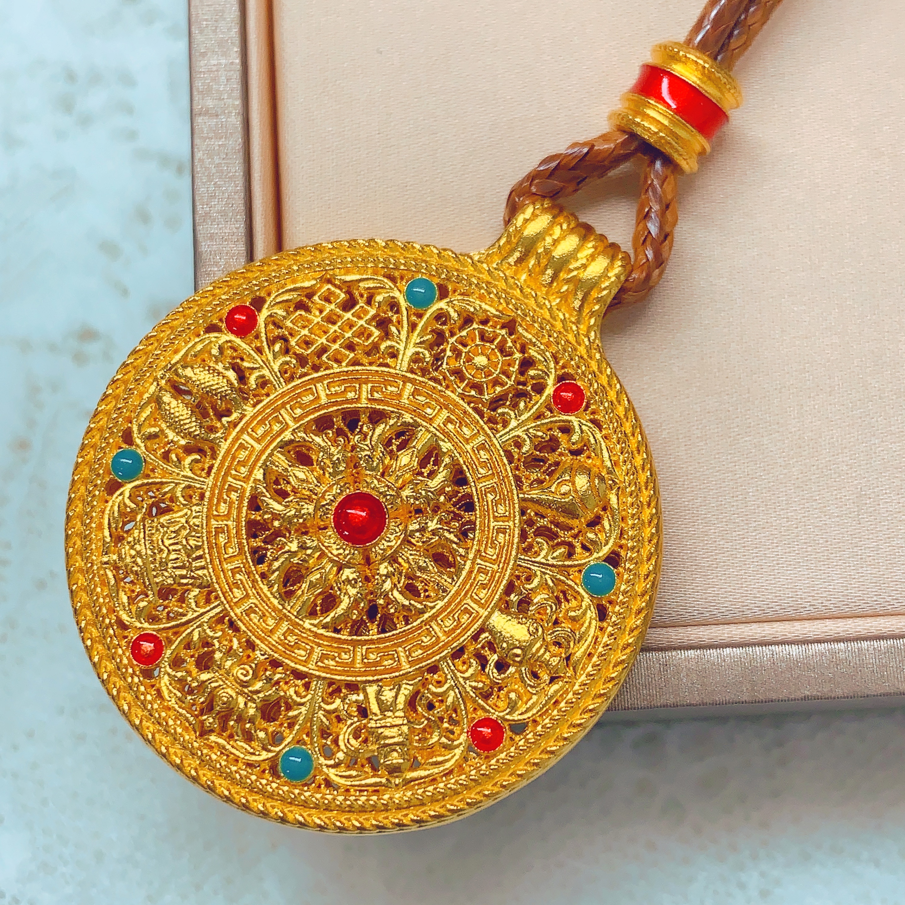 【水贝黄金】足金999珐琅彩八宝罗盘双面吊坠C300