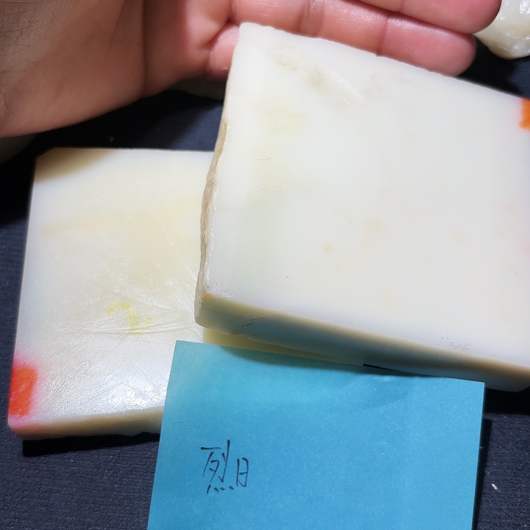 烈***心和田玉未镶嵌珠宝奇石