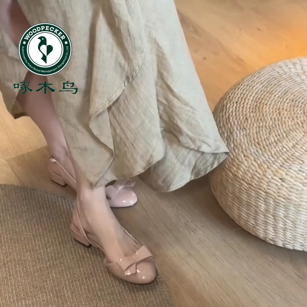 啄木鸟法式蝴蝶结包头凉鞋女夏外穿2025新款绝美裸色气质粗跟单鞋