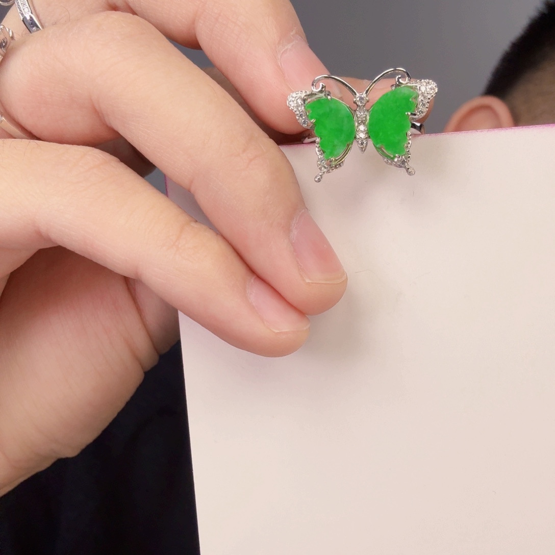 翡翠颈饰未镶嵌一件