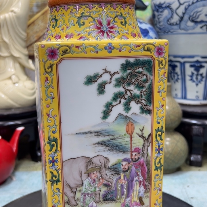 摆件风*珐琅彩人物琮式瓶