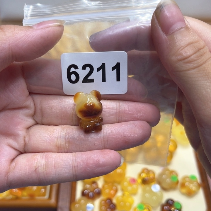 未镶嵌琥珀珠宝奇石