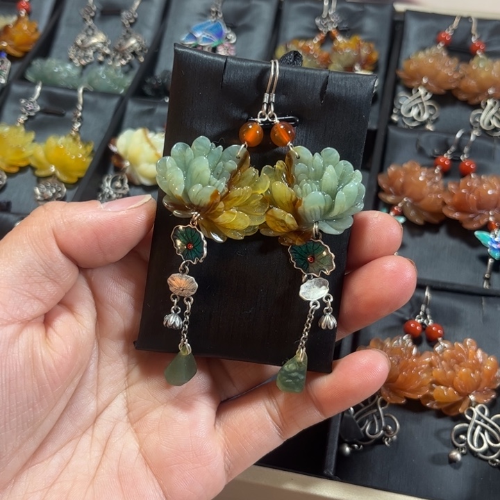 蛇纹石玉耳饰未镶嵌